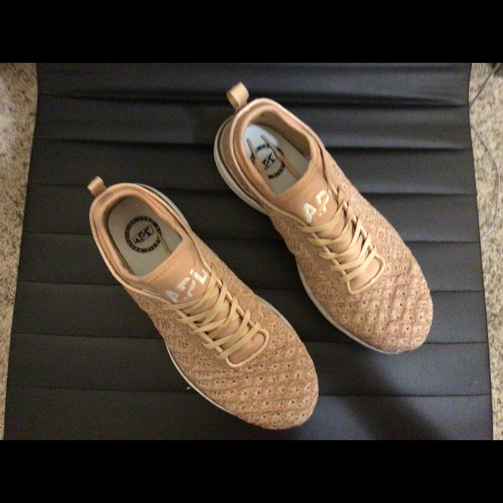 APL 👟